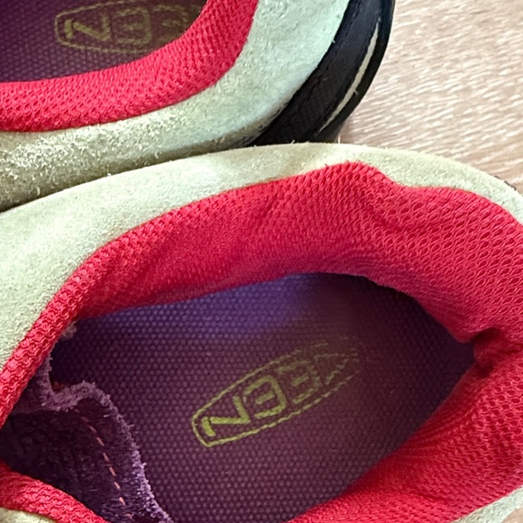 Keen Beige-green and Red Jasper Sneakers with Purple Accents - Picture 2 of 7